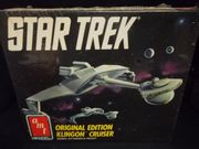 AMT 6743          --      Klingon Cruiser Original Edition  /  Star Trek  /  Over 14" Long
