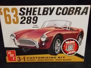 AMT 1319          --          Shelby Cobra 289 3'n1   /  Street, Road Racing or Drag Racing   1:25