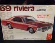 AMT 2201      --     '69 Buick Riviera Hardtop  2'n1    1:25