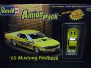 Revell 6687      --       'Amigo Pack'  '69 Mustang Fastback w/Bonus 1:64  Diecast    1:25