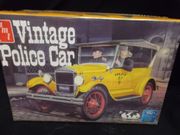 AMT 38679      --      Vintage Police Car   1:25