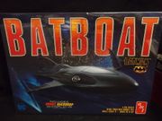 AMT 1025  --     'BatBoat'  Batman  /  includes Bonus Backdrop Display     1:25  