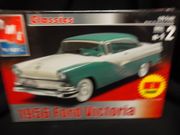 AMT 31545     --     1956 Ford Victoria   1:25