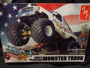 AMT 1252     --     'USA-1'  Chevy Silverado Monster Truck   1:25