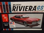 AMT 1439     --     1966 Buick Riviera GS Hardtop     1:25