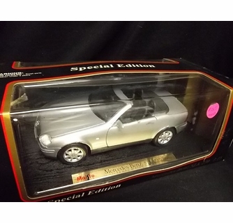 Maisto 31842 -- 1996 Mercedes-Benz SLK 230 1:18