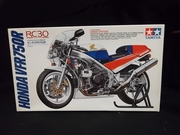 Tamiya 14057 Honda VFR750R    1/12