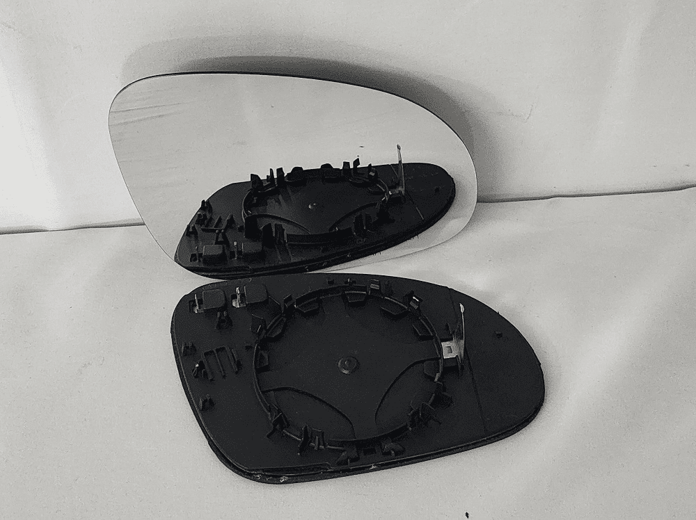 Volkswagen R32 Passenger Side Mirror Glass W/Plate 2008