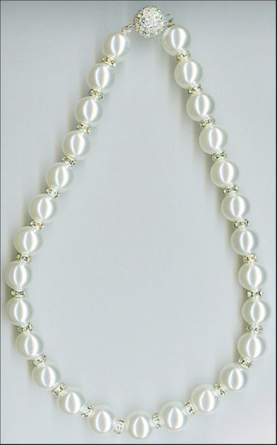 Necklace of white faux-pearls and roundels