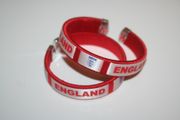 2 ENGLAND FIFA WORLD CUP SOCCER FOOTBALL LOGO FLEXIBLE C BRACELETS WRISTBANDS .. NEW