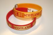 2 SCOTLAND COUNTRY FLAG FLEXIBLE METAL NYLON BRACELETS ... 1 YELLOW AND 1 RED ... NEW