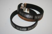 2 THE BEATLES JOHN PAUL GEORGE AND RINGO BLACK FLEXIBLE BRACELETS WRISTBANDS .. NEW