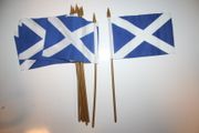 6 SCOTLAND ST ANDREWS CROSS NATIONAL COUNTRY 4" X 6" SMALL STICK FLAGS ON 10" POLE .. NEW