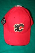 CALGARY FLAMES RED NHL HOCKEY BALL CAP HAT ..  ADULT .. NEW