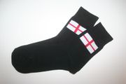 ENGLAND COUNTRY FLAG PAIR OF BLACK HIGH QUALITY SOCKS .. 2 SIZES AVAILABLE ... MENS & WOMENS ... NEW IN PACKAGE