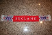 ENGLAND SOCCER FOOTBALL RED AND WHITE SCARF SCARVES .. NEW