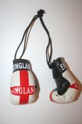ENGLAND ST GEORGES CROSS FLAG PAIR OF MINIATURE BOXING GLOVES .. NEW