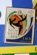 FIFA WORLD CUP 2010 SOCCER FOOTBALL LOGO PIN ... NEW