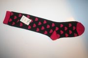 GIRLS KIDS CHILDS YOUTHS BLACK WITH PINK HEARTS KNEE HIGH SOCKS .. SIZE 13-3 ... 8-10 YEARS OLD .. NEW