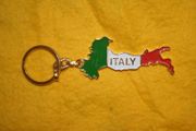 ITALIA COUNTRY FLAG METAL KEYCHAIN SHAPPED LIKE THE COUNTRY...NEW