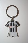 JUVENTUS SOCCER FOOTBALL CLUB METAL JERSEY KEYCHAIN .. NEW
