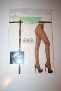 LIGHT GREEN SEAMLESS FISHNET PANTYHOSE BY MUSIC LEGS ... 100-175 LBS .. NEW IN PACKAGE