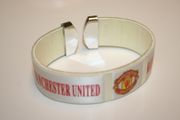 MANCHESTER UNITED FOOTBALL CLUB WHITE SUPER THICK FLEXIBLE BRACELET WRISTBAND .. NEW