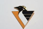 PITTSBURGH PENGUINS NHL HOCKEY METAL  LOGO PIN .. NEW