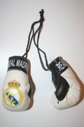 REAL MADRID FOOTBALL SOCCER CLUB SET OF 2 BOXING GLOVES FOR YOUR CAR MIRROR ... NEW