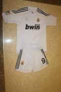 REAL MADRID WHITE ADULT RONALDO #9 SOCCER FOOTBALL JERSEY WITH WHITE SHORTS .. NEW