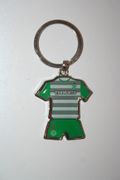THE CELTIC FOOTBALL CLUB SOCCER PLAYER JERSEY METAL KEYCHAIN .. NEW