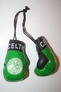 THE CELTICS GREEN FOOTBALL SOCCER CLUB SET OF 2 BOXING GLOVES FOR YOUR CAR MIRROR .. NEW