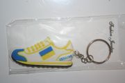 UKRAINE COUNTRY FLAG SOCCER FOOTBALL SHOE SNEAKER KEYCHAIN  .. NEW
