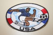 USA SOCCER FOOTBALL PLAYER IRON ON PATCH CREST BADGE ... UNITED STATES .. NEW