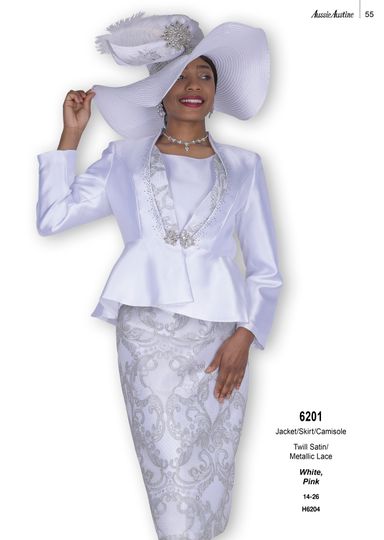 Aussie Austin <br> (Fall & Winter 2025) <br> AA6201 <br> <br> White  <br>   Pink <br> 14 16 18 20 22 24 26<br><br>Jacket/Skirt/Camisole <br> Twill Satin/Metallic Brocade