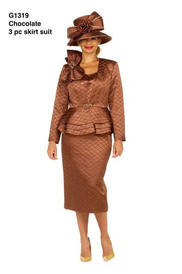 Giovanna <br> (2026) <br> GVG1319 <br> <br> Chocolate <br> 8 10 12 14 16 18 <br> 14w 16w 18w 20w 22w 24w <br><br>3pc Quilted Peplum Skirt Suit with Brooch