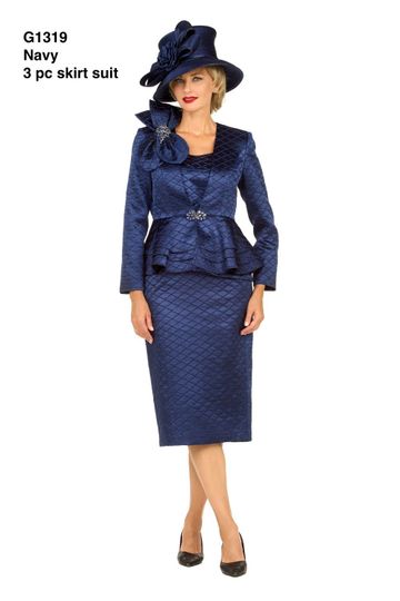 Giovanna <br> (2026) <br> GVG1319 <br> <br> Navy <br> 8 10 12 14 16 18 <br> 14w 16w 18w 20w 22w 24w <br><br>3pc Quilted Peplum Skirt Suit with Brooch