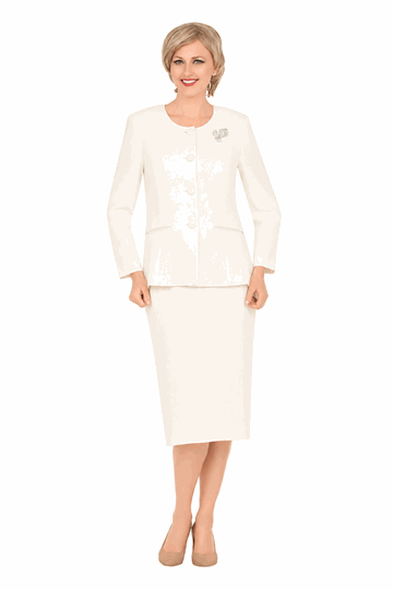 Giovanna <br> (2026) <br> GVs0745 <br> <br> Off-White <br> 8 10 12 14 16 18 <br> 14w 16w 18w 20w 22w 24w 26w<br><br>Classic Tailored 2-Piece Skirt Suit with Brooch