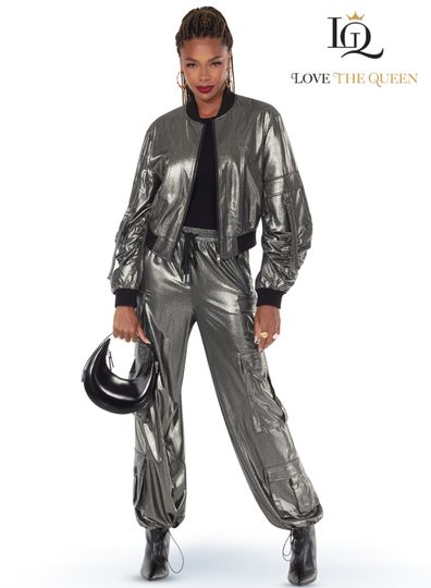 Love The Queen <br> (Fall/Holiday 2025) <br> LTQ17627 <br> <br> SILVER   <br> S M L XL 1X 2X<BR><BR>2pc. Jacket & Pant Set