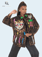 Love The Queen <br> (Fall/Holiday 2025) <br> LTQ17628 <br> <br> BROWN   <br>S/M  L/XL  1X/2X<BR><BR>Tunic