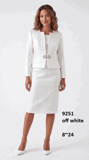Lusso <br> (Fall/Winter 2026) <br> LU9251 <br><br>Off white <br> 8 10 12 14 16 18 20 22 24<br><br>Patterned sheath dress w/matching jacket & rhinestone clasp