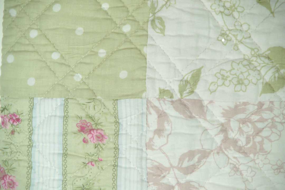 NEW Heirloom Style Pink Patchwork Print Quilt