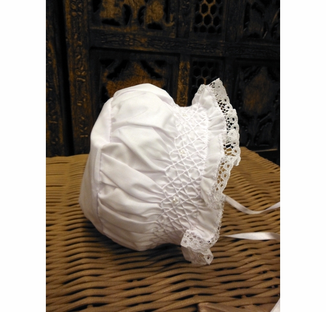 NEW Will'Beth White Smocked Bonnet with Lace Trimmed Face