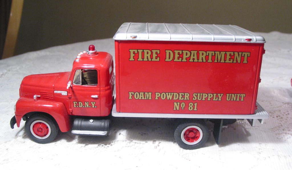 First Gear FDNY Foam Powder 1957 Int. Dry Goods Van 1/34th Scale 191081