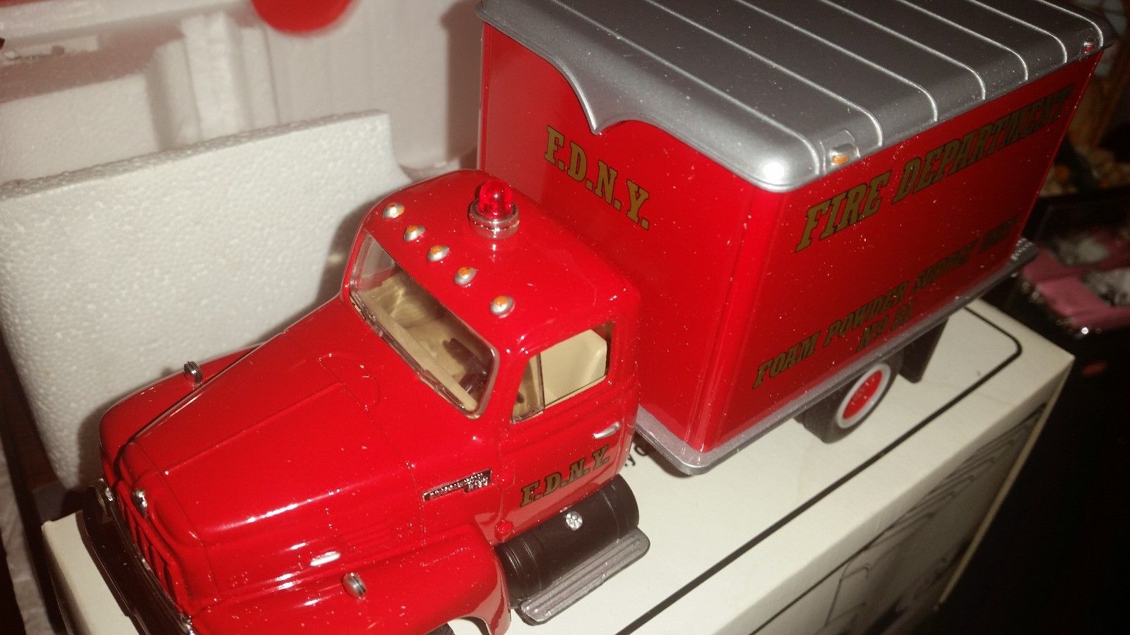 First Gear FDNY Foam Powder 1957 Int. Dry Goods Van 1/34th Scale 191081