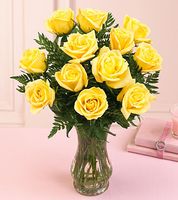 A dozen yellow rose bouquet
