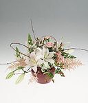 Centerpiece arrangement of light colors
