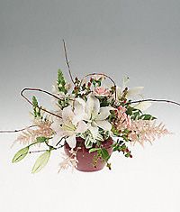 Centerpiece arrangement of light colors