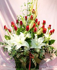 Large rose basket with flower