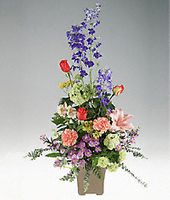 Table arrangement in vivid colors.